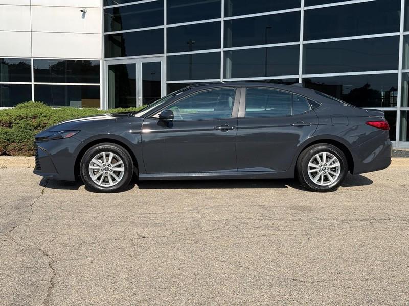 2025 Toyota CAMRY LE — фото 6