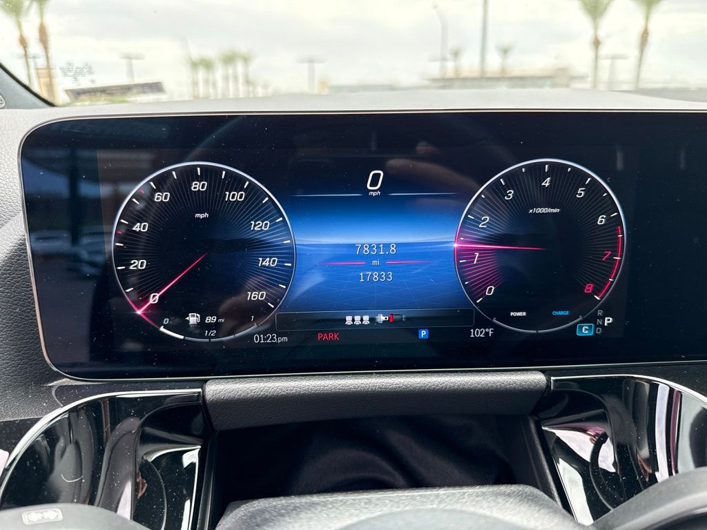 2025 Mercedes-BENZ GLA — фото 5