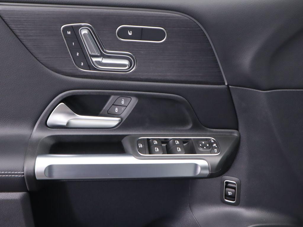 2026 Mercedes-BENZ GLB — миниатюра 24