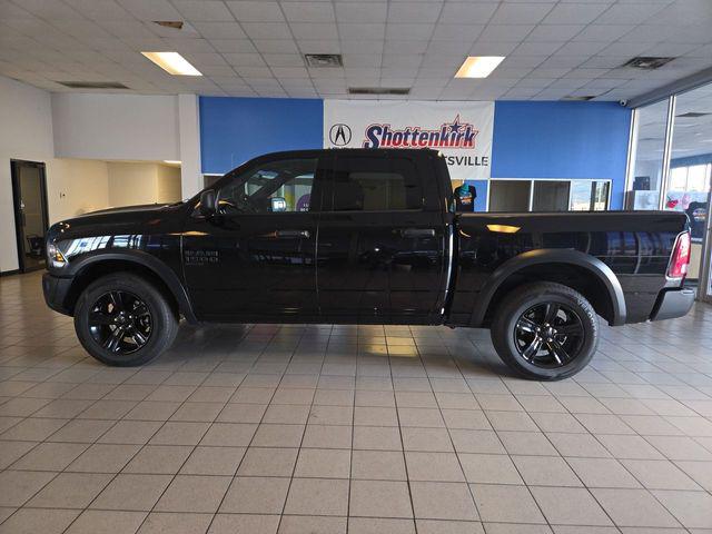 2024 RAM 1500 CLASSIC WARLOCK CREW CAB 4X4 5'7' BOX — фото 5