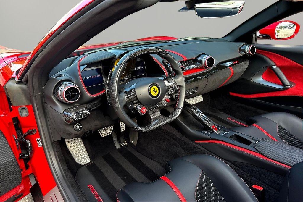 صورة 15 لـ 2022 Ferrari 812 GTS BASE