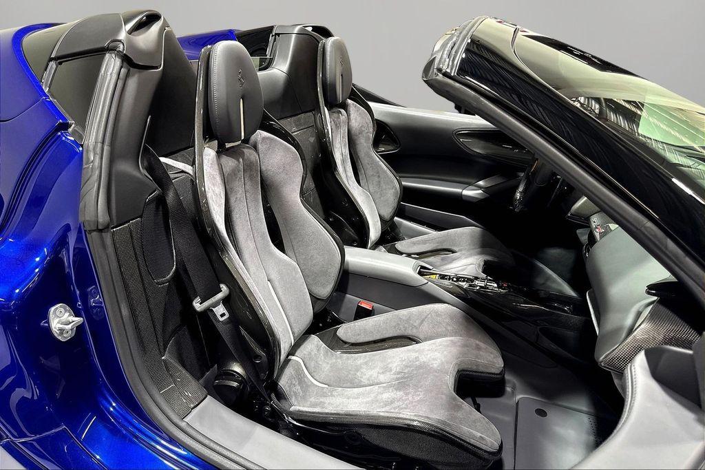 2022 Ferrari SF90 SPIDER BASE — фото 23