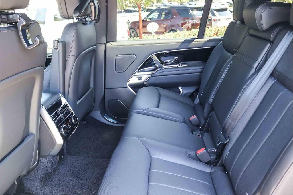 2026 LAND Rover RANGE ROVER P530 SE 7 SEAT thumbnail 16