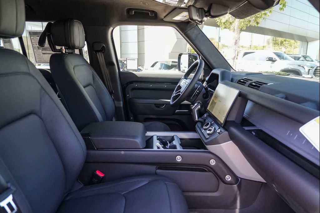 صورة مصغرة 17 لـ 2026 LAND Rover DEFENDER V8
