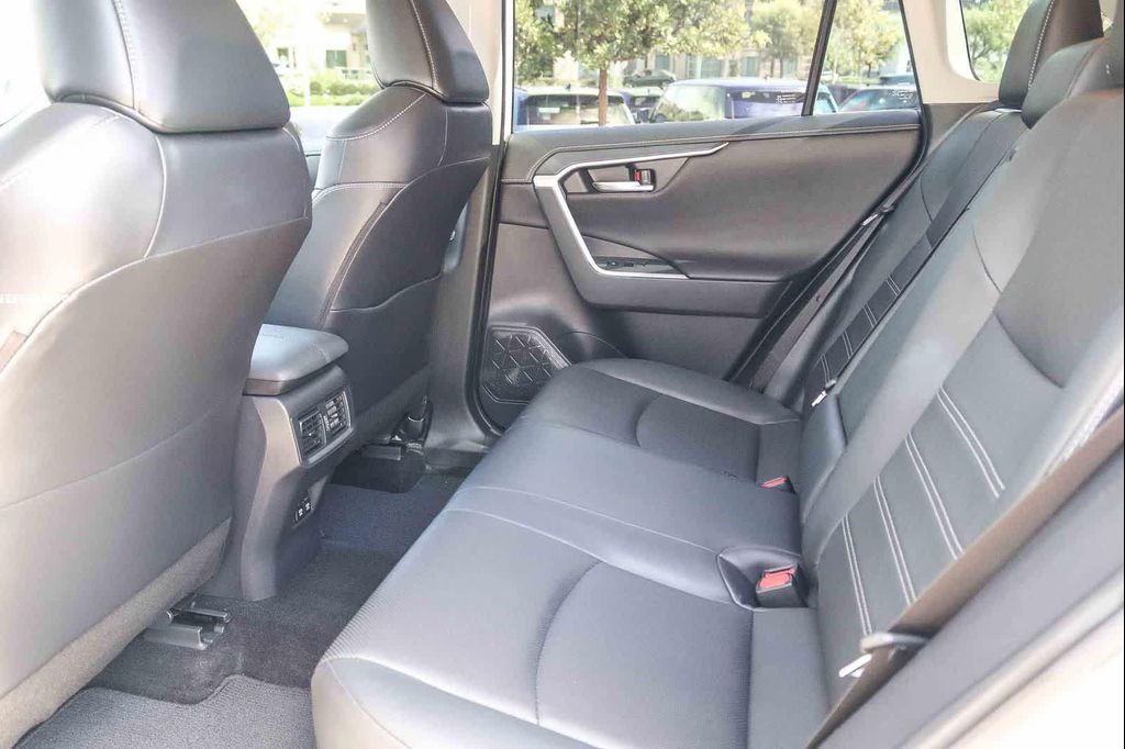 صورة مصغرة 17 لـ 2020 Toyota RAV4 LIMITED