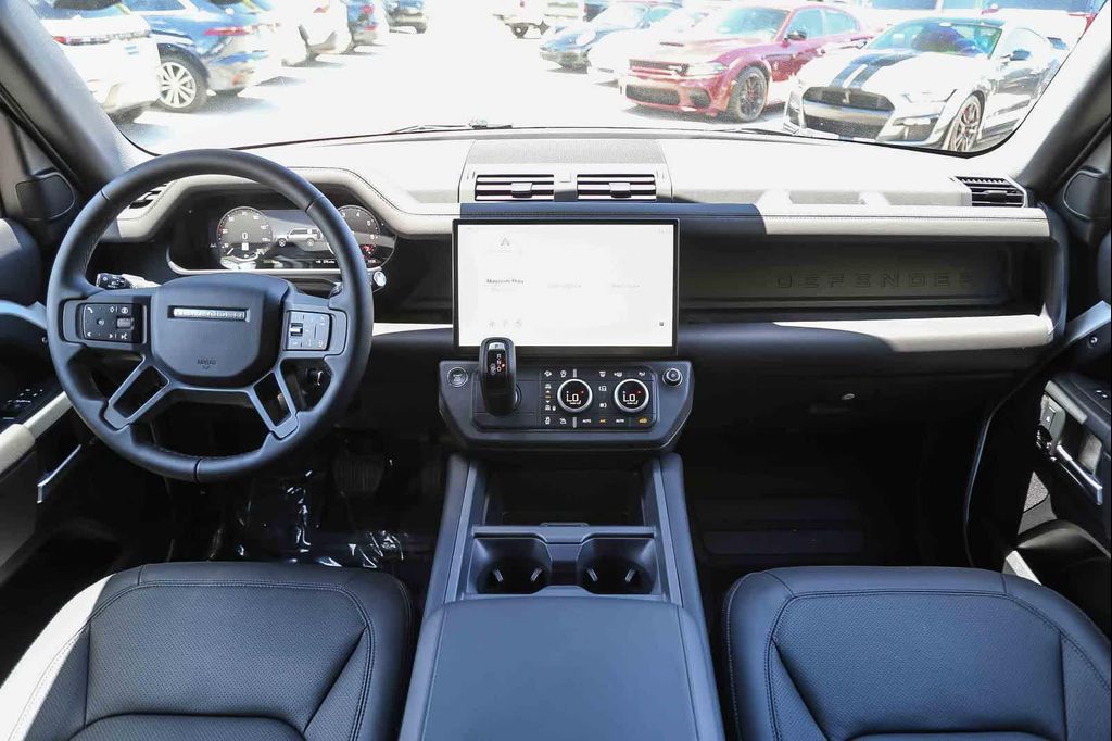 صورة 10 لـ 2026 LAND Rover DEFENDER P400 X-DYNAMIC SE