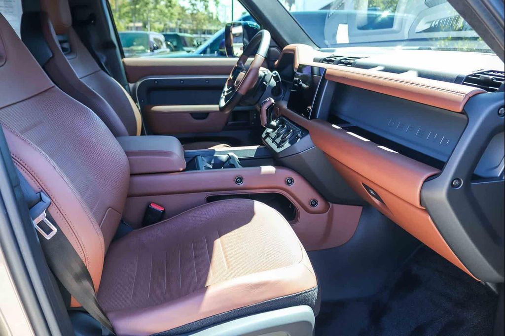 2025 LAND Rover DEFENDER P635 OCTA 缩略图 15