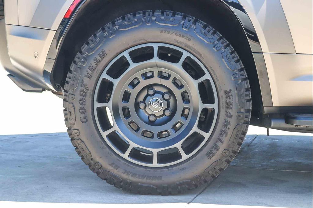 صورة 8 لـ 2025 LAND Rover DEFENDER P635 OCTA