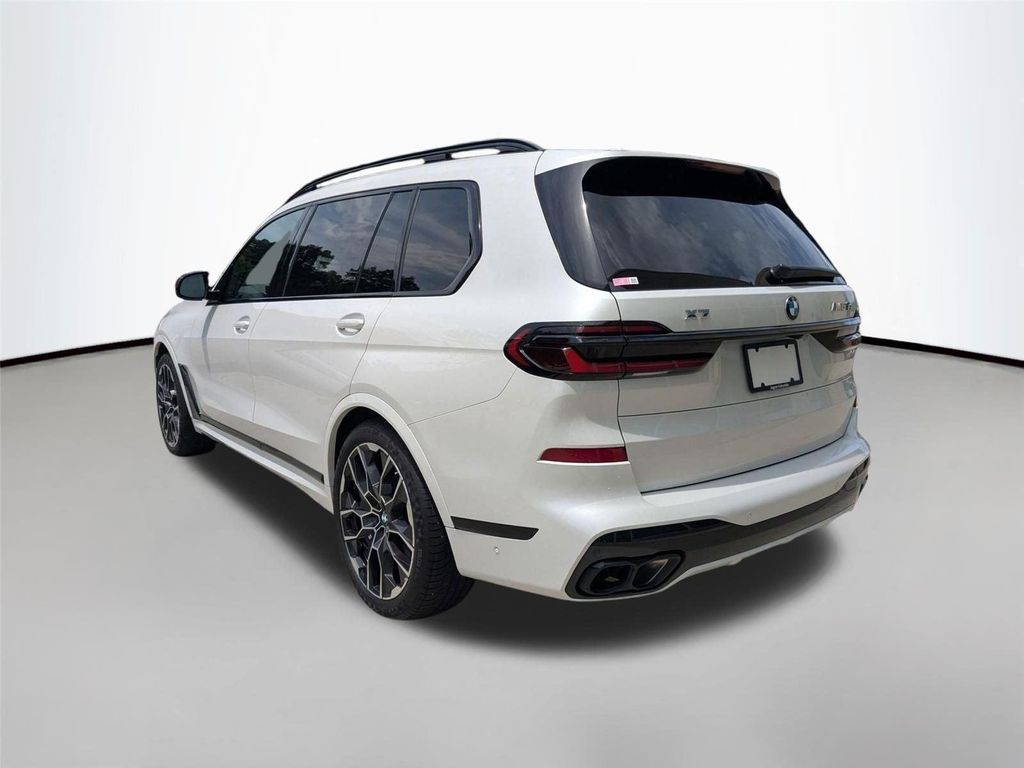 صورة 9 لـ 2024 BMW X7 M60I