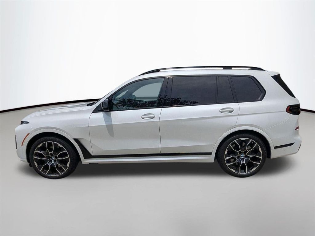 صورة 10 لـ 2024 BMW X7 M60I