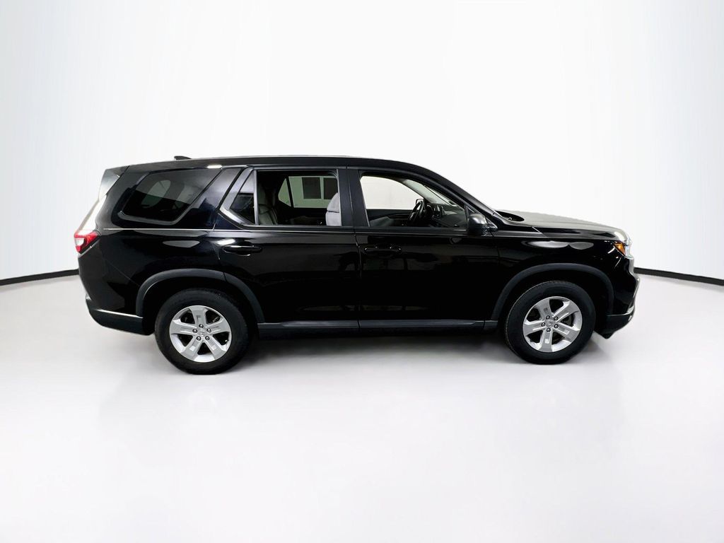 صورة 4 لـ 2023 Honda PILOT AWD LX