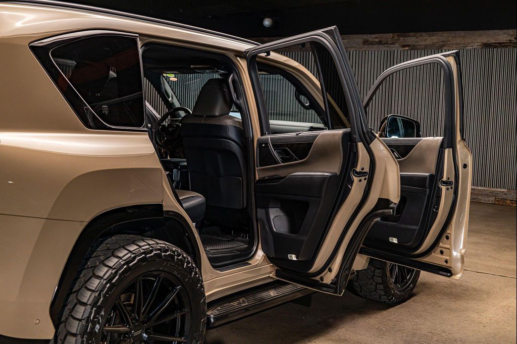 2025 Lexus LX 700H OVERTRAIL 缩略图 31