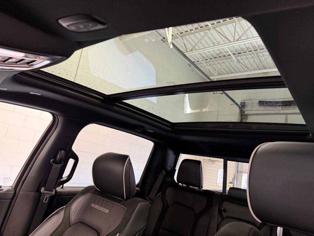 صورة مصغرة 24 لـ 2026 RAM 1500 LARAMIE