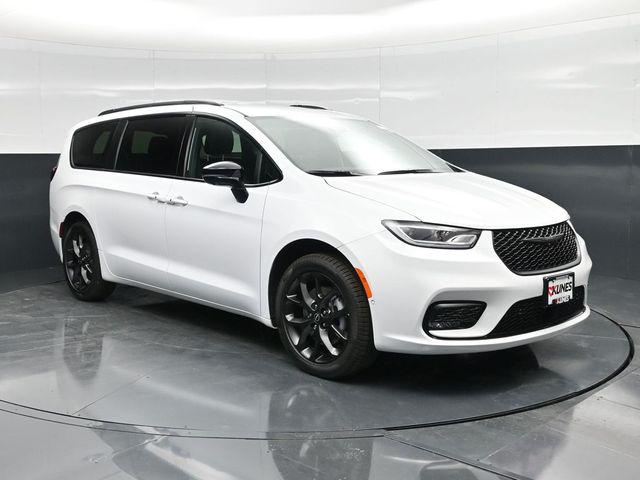 New 2026 Chrysler Pacifica L