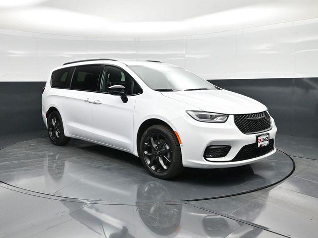 New 2026 Chrysler Pacifica L
