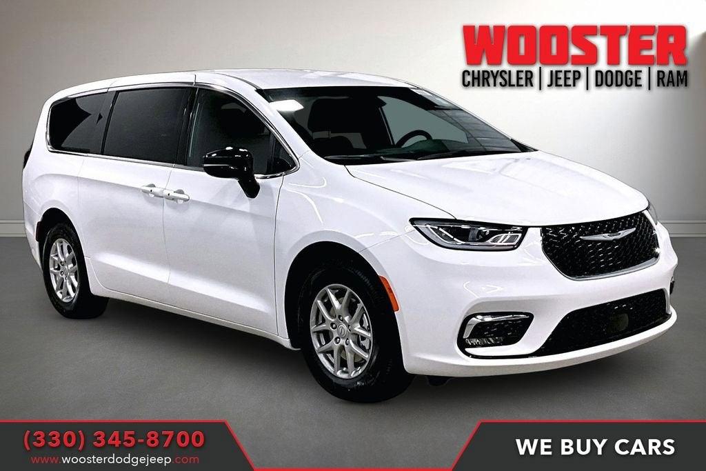 New 2026 Chrysler Pacifica Select