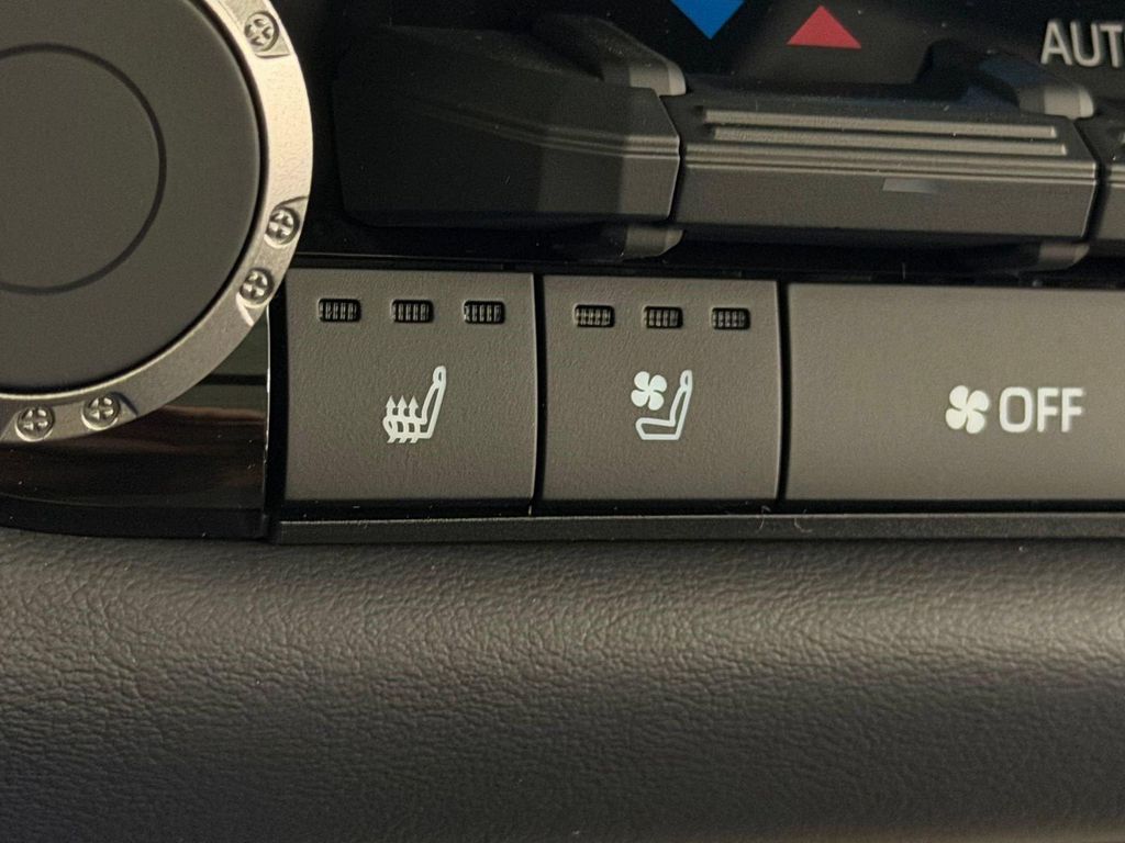 2026 Toyota TUNDRA HYBRID PLATINUM 缩略图 32