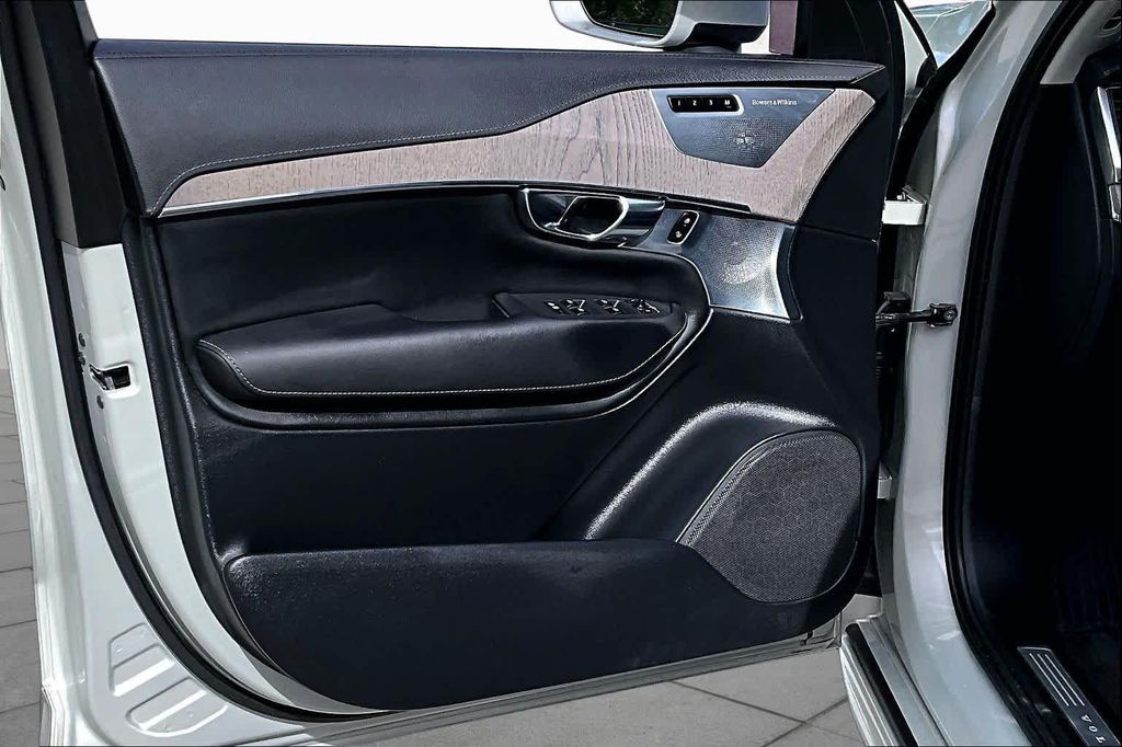 2022 Volvo XC90 T6 INSCRIPTION — миниатюра 26