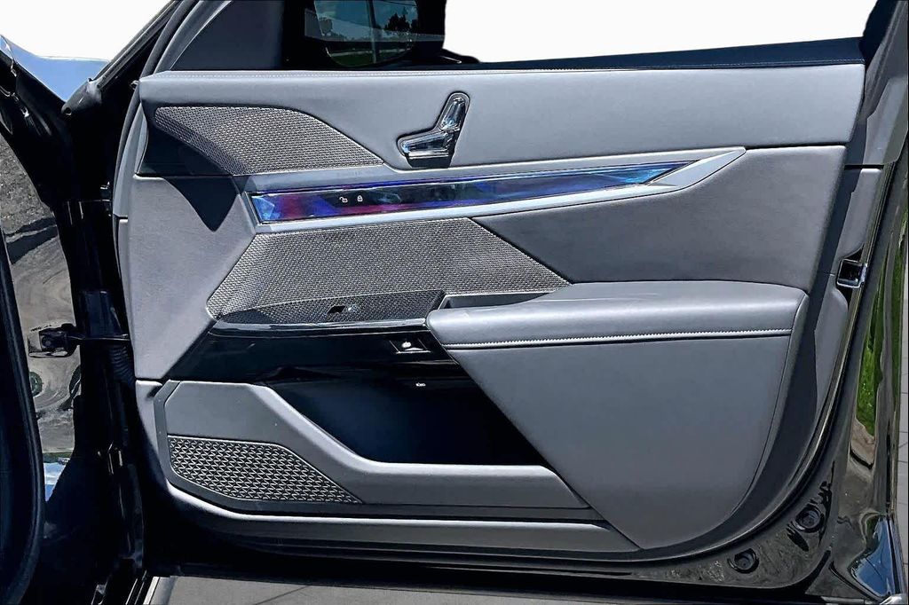 صورة مصغرة 26 لـ 2024 BMW 760 XDRIVE