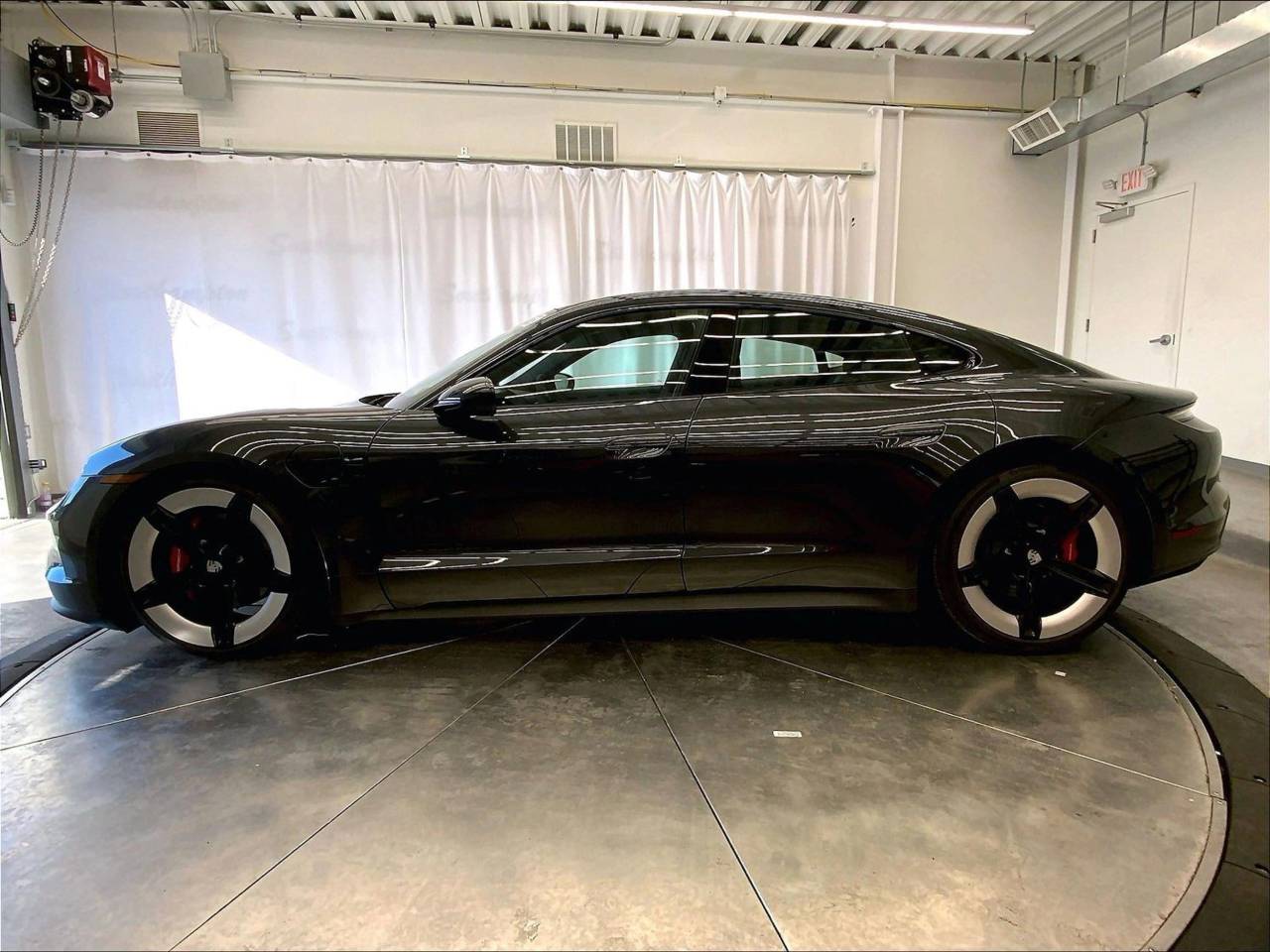 2025 Porsche TAYCAN 照片 2