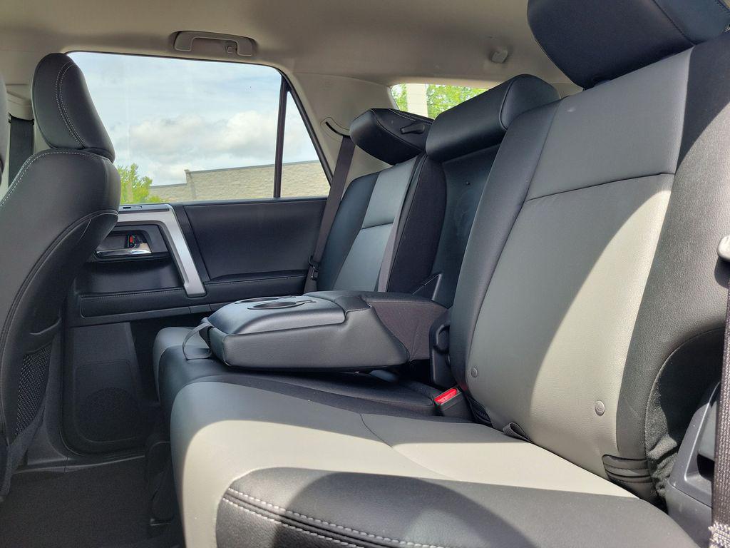 2024 Toyota 4RUNNER SR5 PREMIUM photo 9