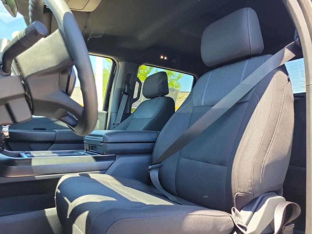 صورة مصغرة 17 لـ 2026 FORD F-150 STX