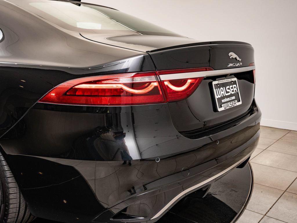 صورة مصغرة 18 لـ 2024 Jaguar XF R-DYNAMIC SE P250 AWD AUTOMATIC