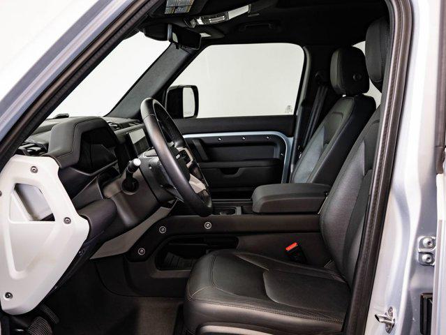 صورة 24 لـ 2024 LAND Rover DEFENDER 130 P400 S