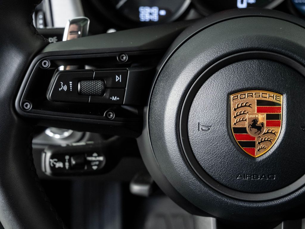 2026 Porsche MACAN photo 10