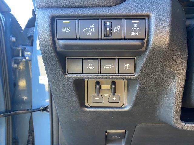 TOYOTA LAND CRUISER - 7