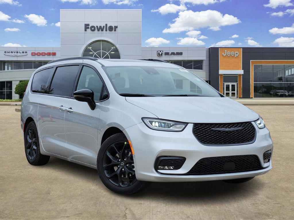 New 2026 Chrysler Pacifica Limited