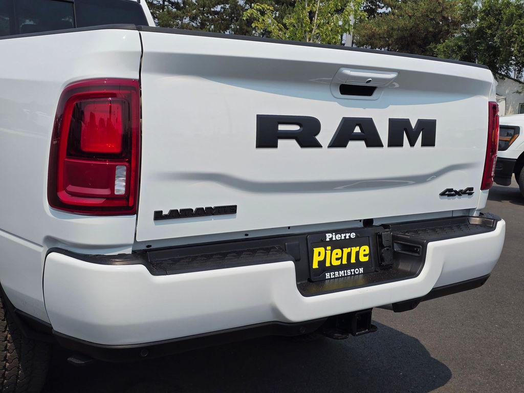 2026 RAM 3500 LARAMIE CREW CAB 4X4 8' BOX — фото 6