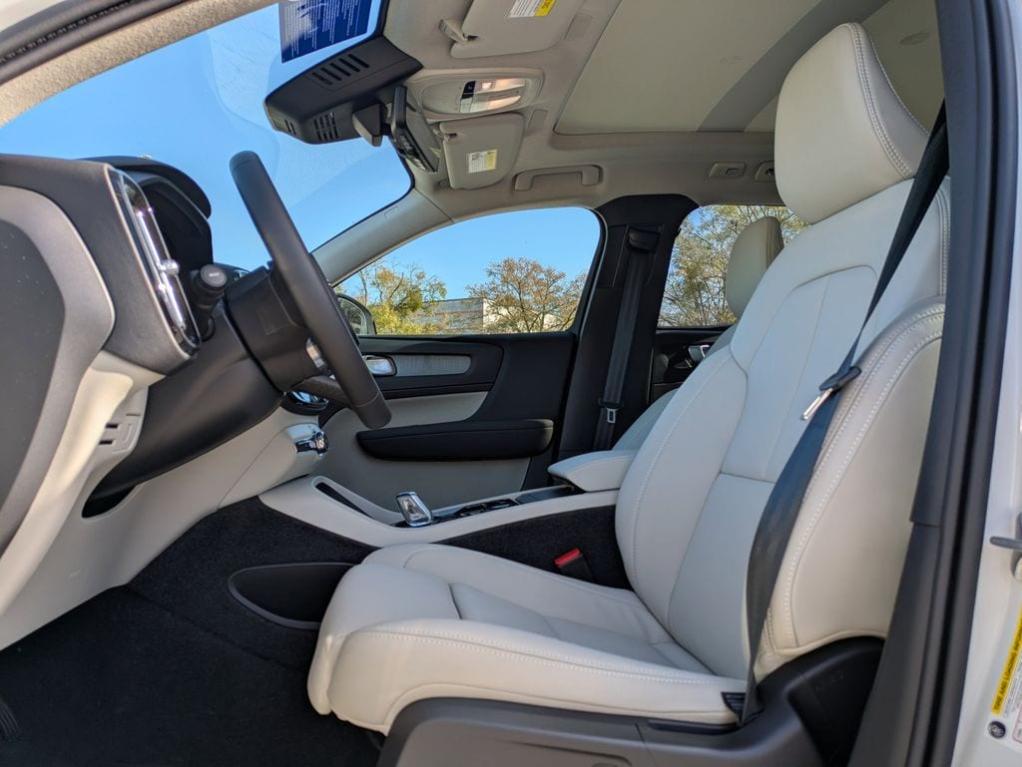 New 2026 Volvo XC40 B5 Ultra