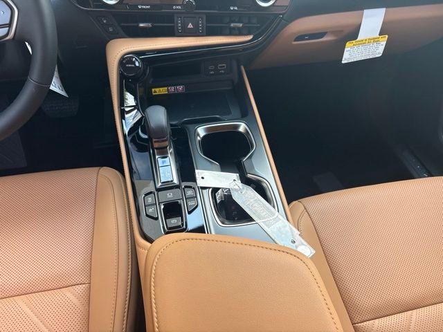 صورة مصغرة 22 لـ 2026 Lexus NX 450H+ LUXURY