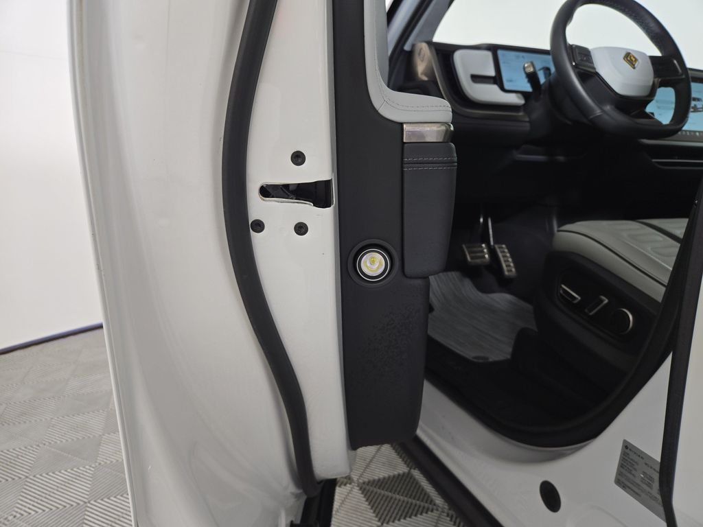 2024 Rivian R1S ADVENTURE QUAD MOTOR LARGE PACK — миниатюра 32
