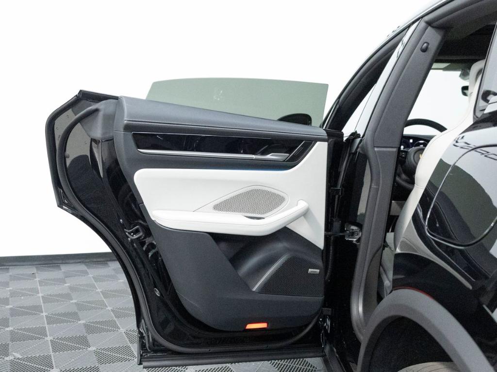 صورة مصغرة 32 لـ 2026 Porsche MACAN 4