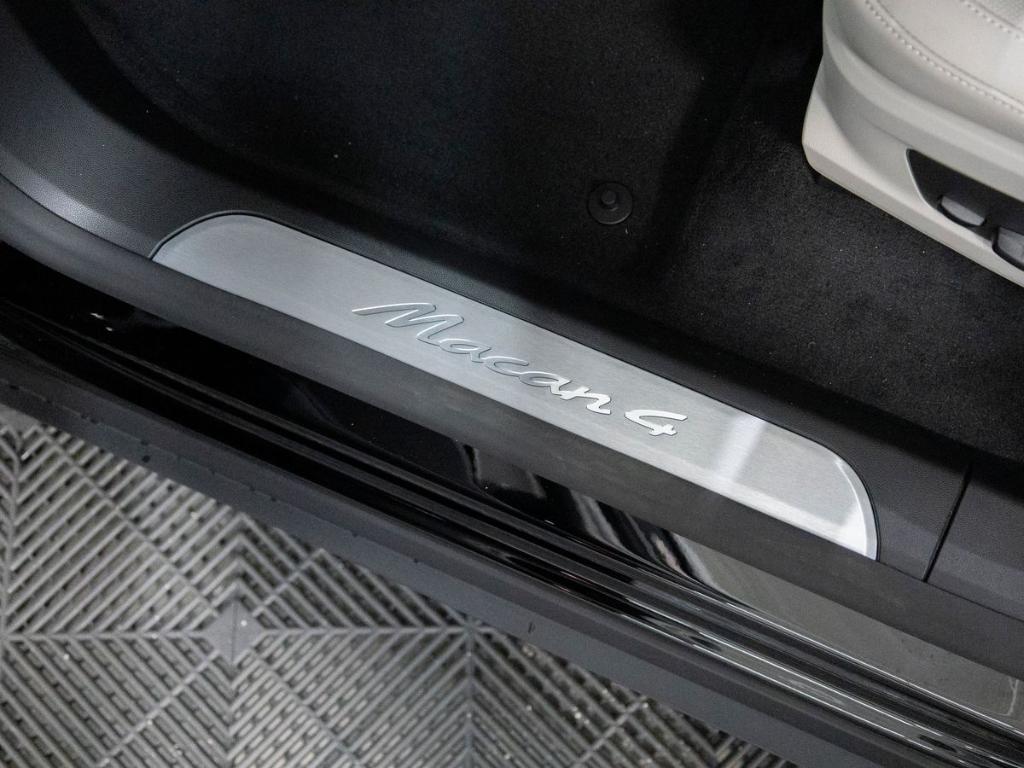 صورة مصغرة 31 لـ 2026 Porsche MACAN 4
