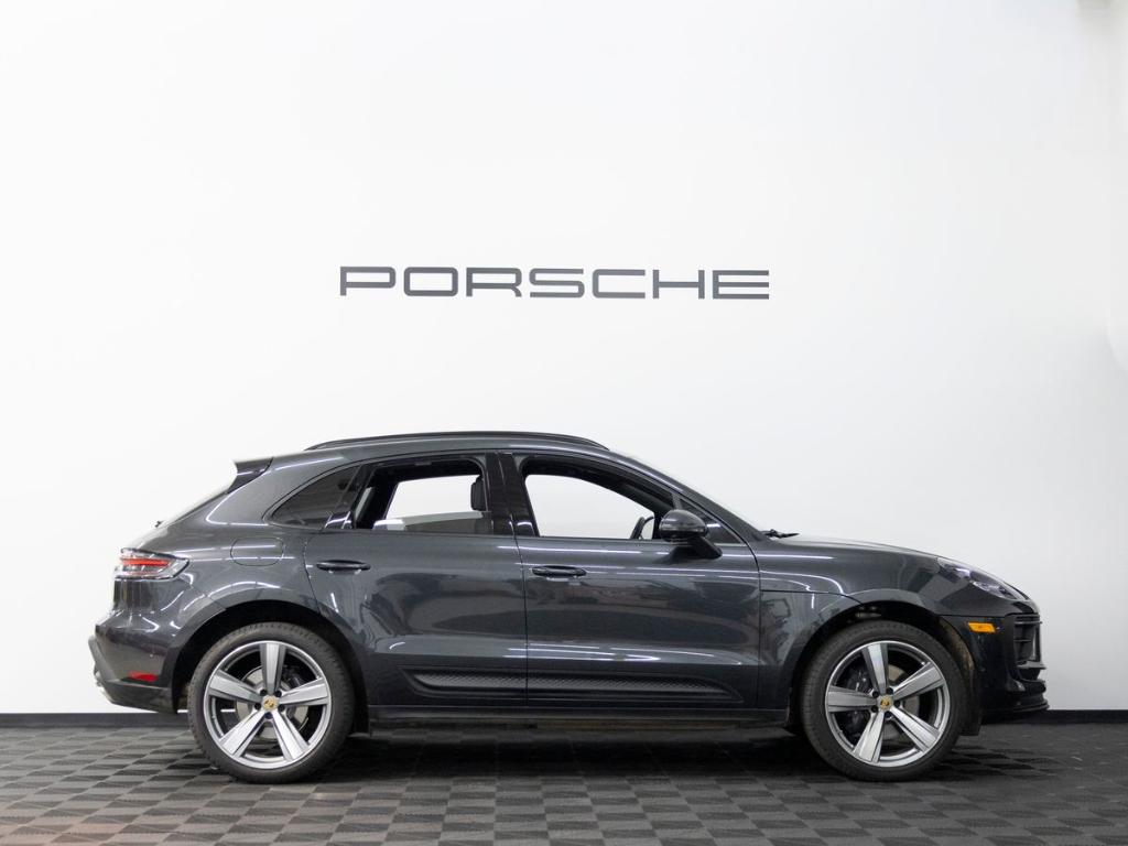 صورة 8 لـ 2026 Porsche MACAN BASE
