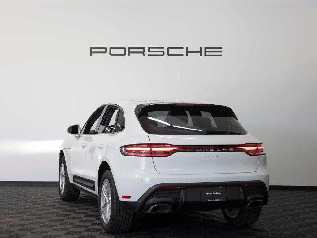 2026 Porsche MACAN BASE — фото 3