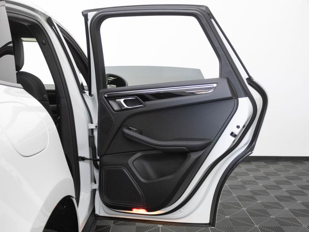 2026 Porsche MACAN BASE — миниатюра 29