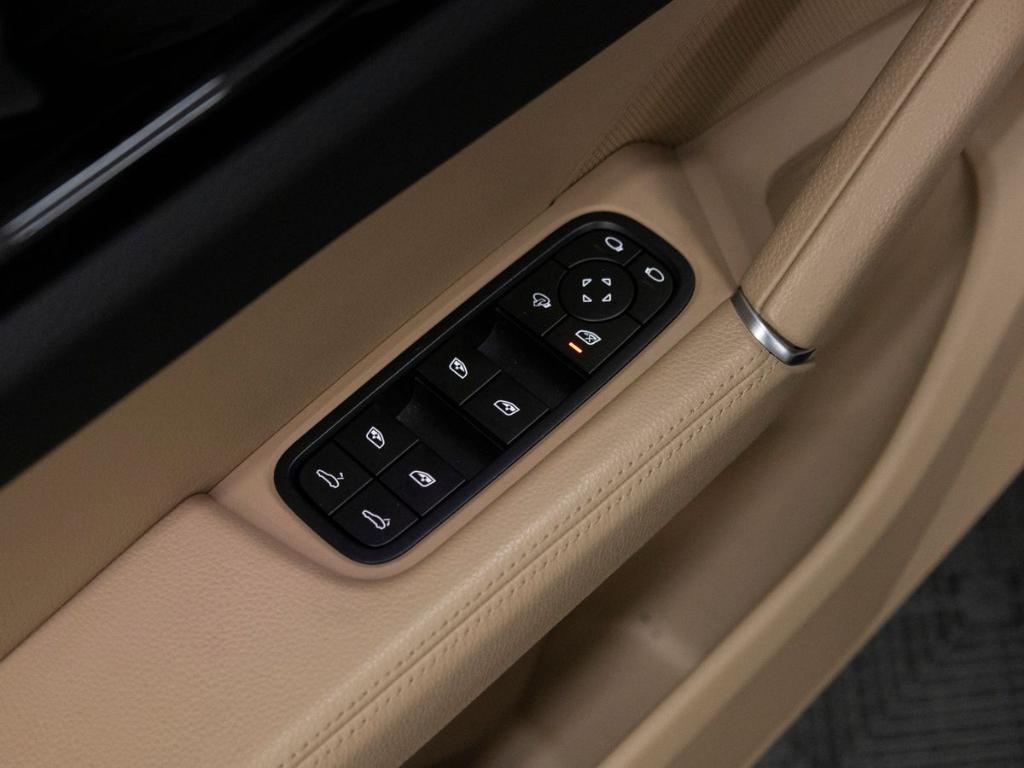 2023 Porsche CAYENNE BASE — миниатюра 26