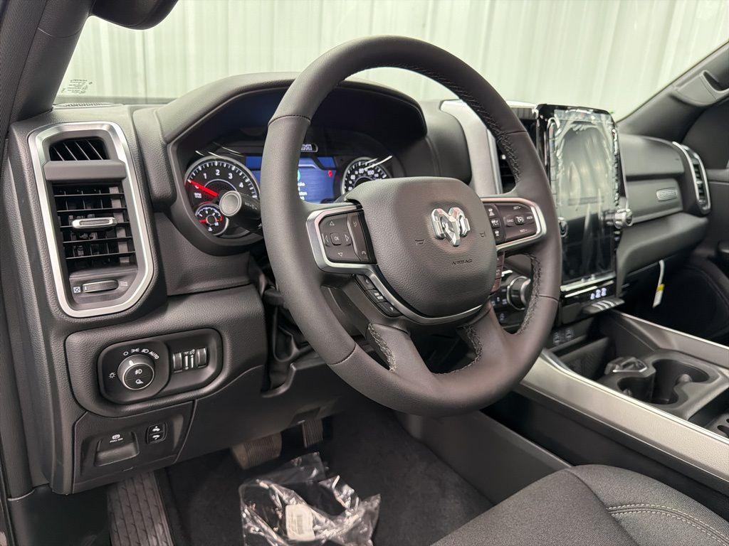 2026 RAM 1500 BIG HORN/LONE STAR — миниатюра 16