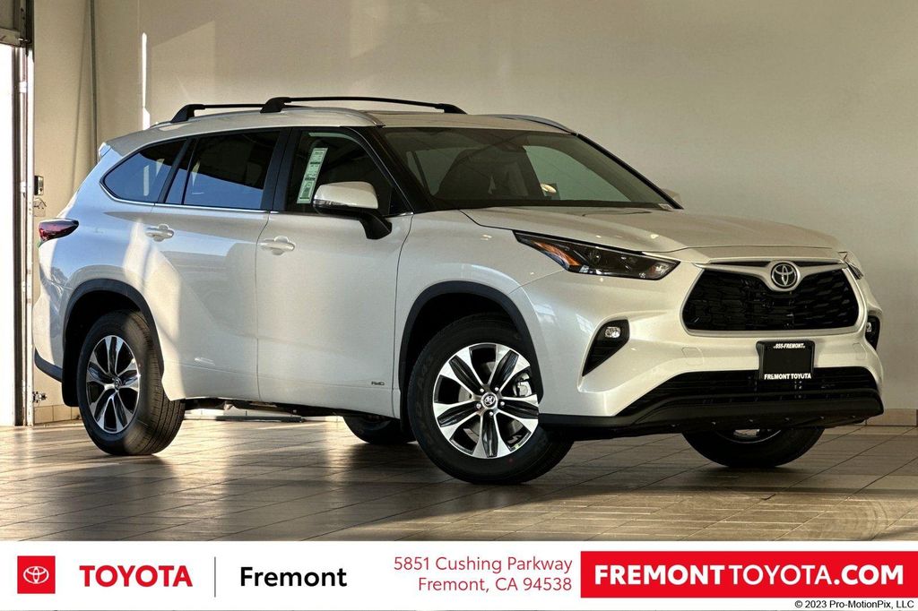 New 2026 Toyota Highlander Hybrid XLE