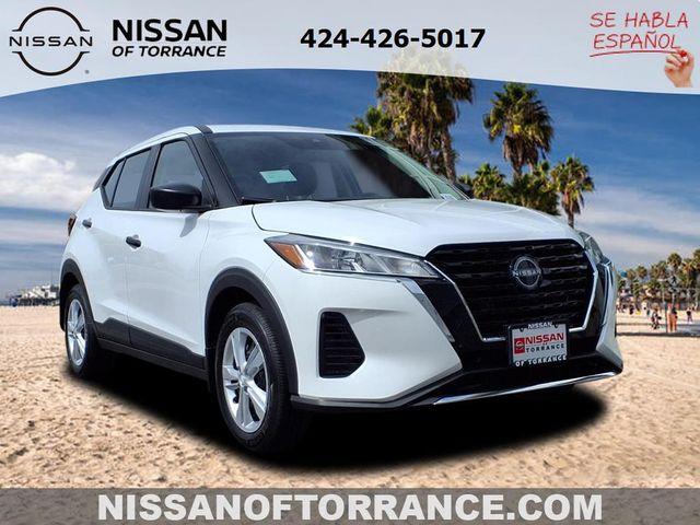 New 2025 Nissan Kicks Play S