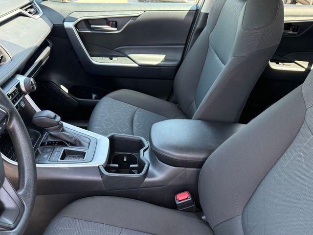 صورة 12 لـ 2025 Toyota RAV4 XLE