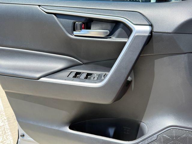 صورة مصغرة 24 لـ 2025 Toyota RAV4 XLE