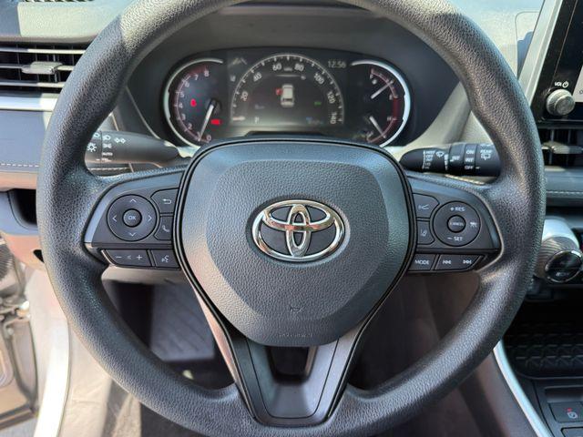 صورة 14 لـ 2025 Toyota RAV4 XLE
