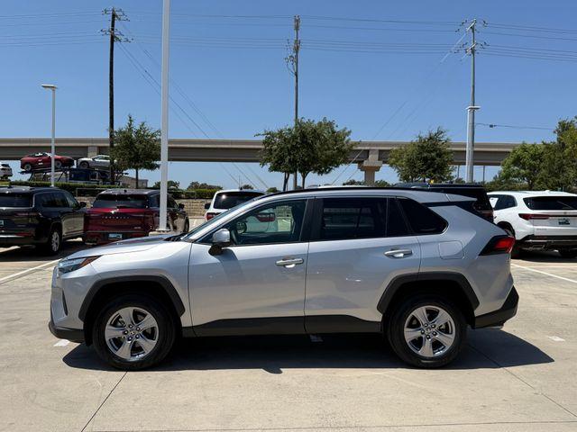 صورة 10 لـ 2025 Toyota RAV4 XLE