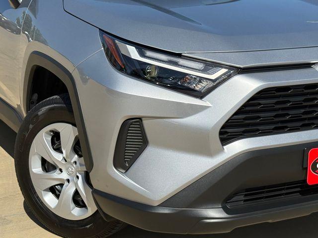 صورة 3 لـ 2025 Toyota RAV4 LE