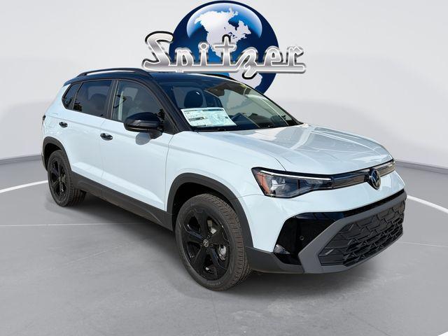 New 2026 Volkswagen Taos 1.5T SE Black